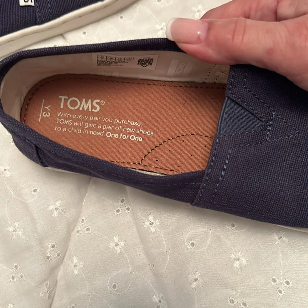 Youth size 3 navy Tom’s